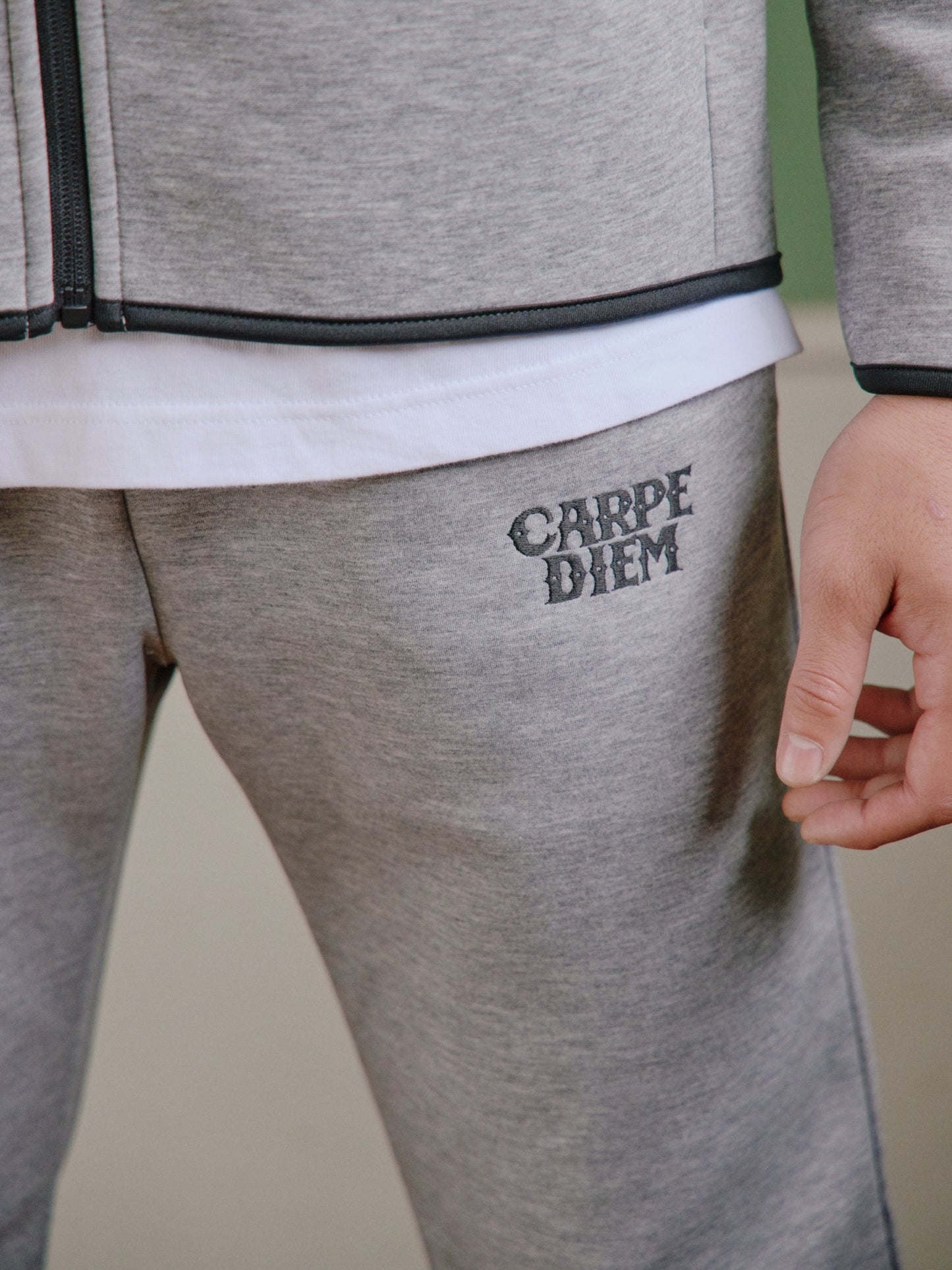 CARPE DIEM EMBROIDERY PANTS - Gray