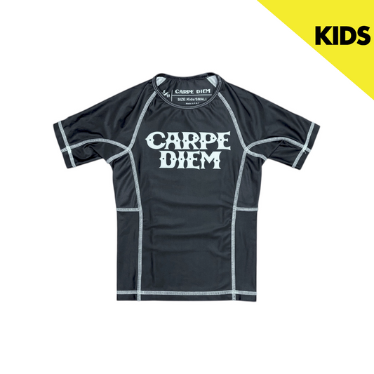 【KIDS】CARPE DIEM Rash Guard - Black